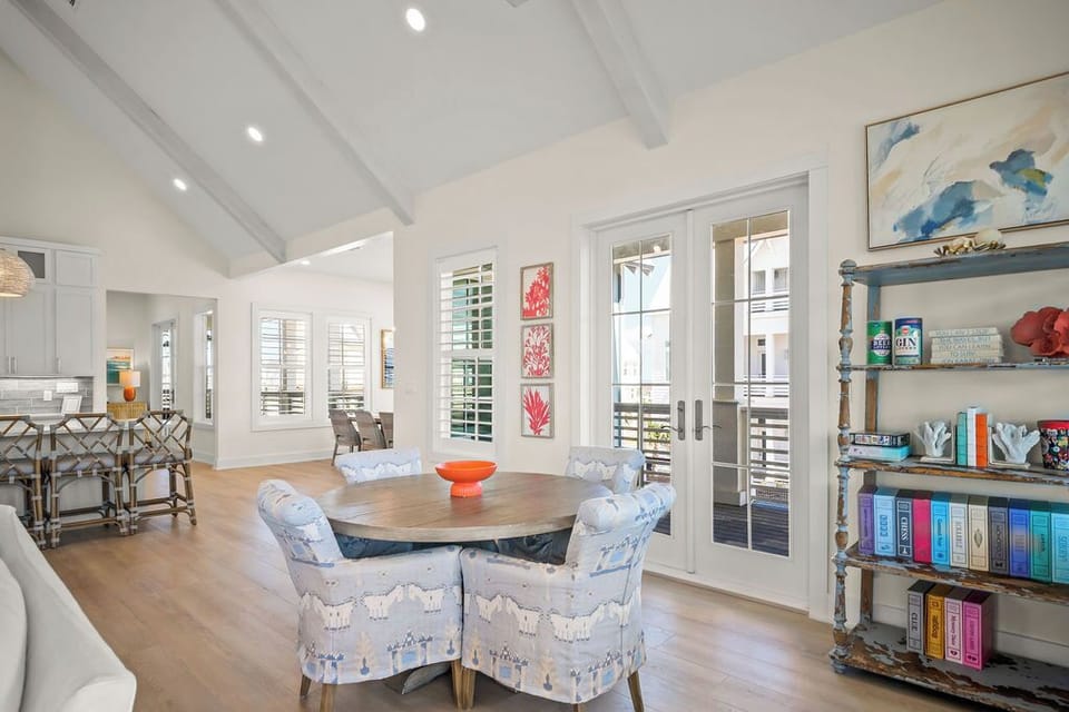 Living Area, 2nd Floor