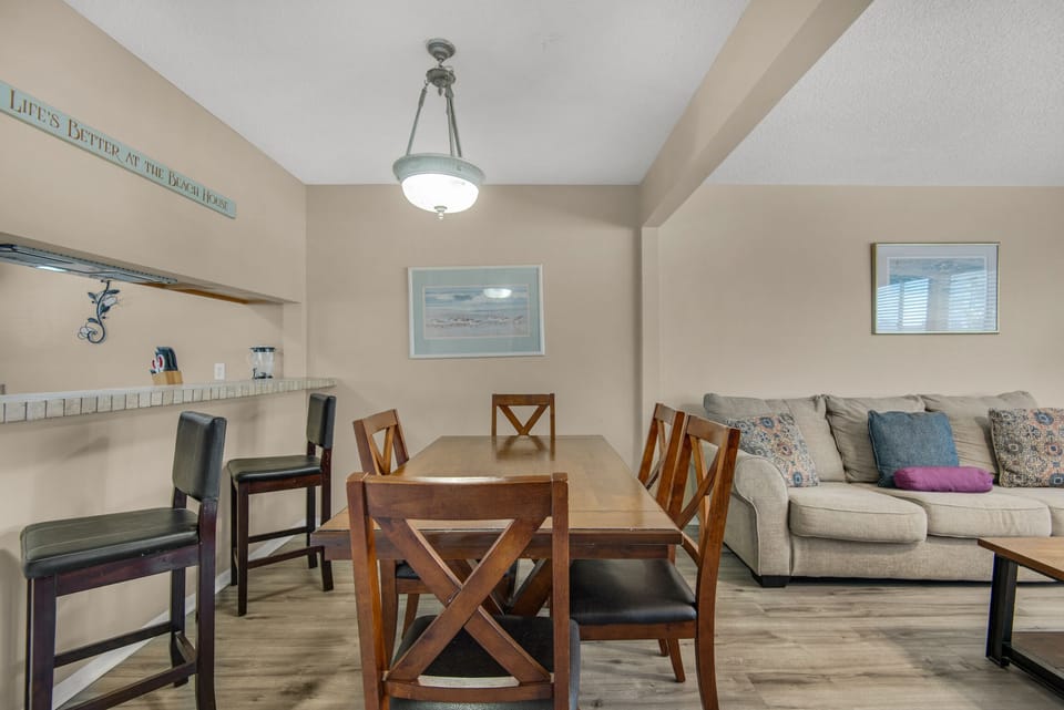 Dining plus eat-in bar seating