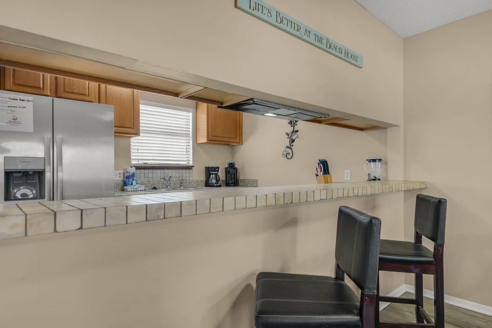 Eat-in bar seating