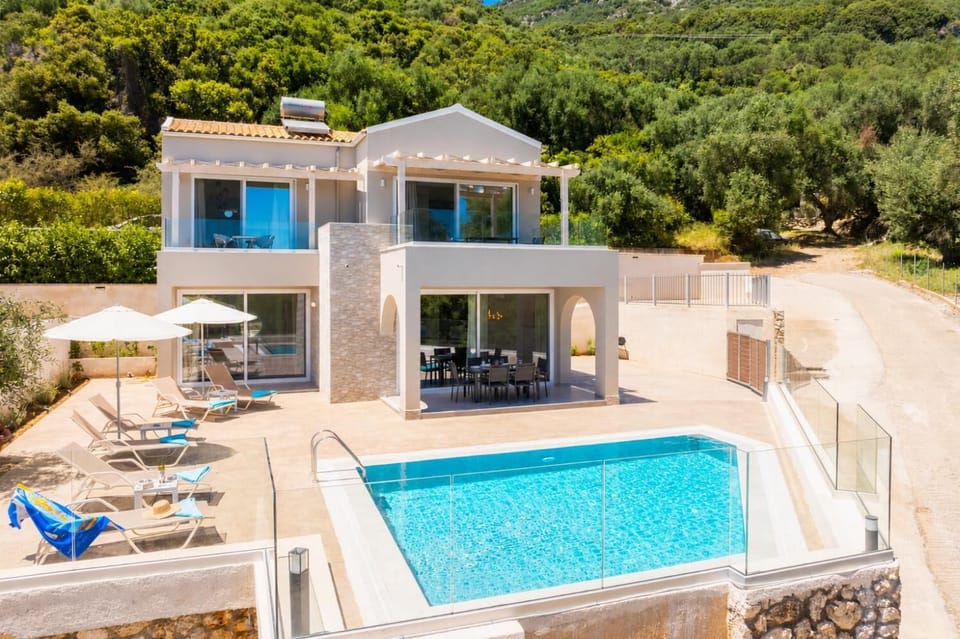 Beautiful villa with private pool and terrace with sea views
