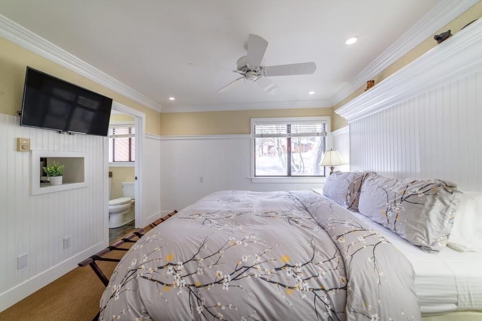 Master bedroom 1
Picture doesn’t include chest of drawers and bench storage