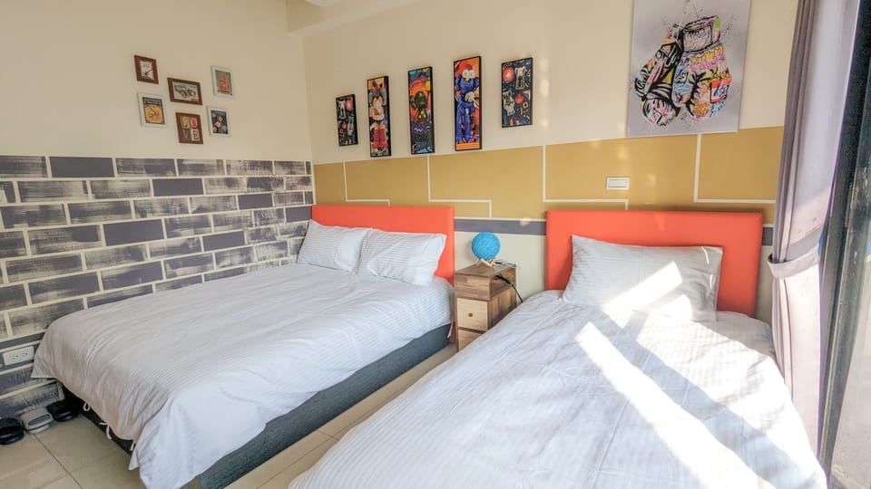 Design Triple Room | Soundproofing, free WiFi