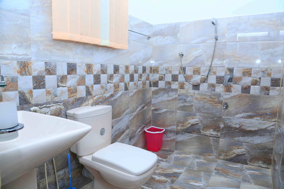 Deluxe Triple Room | Bathroom