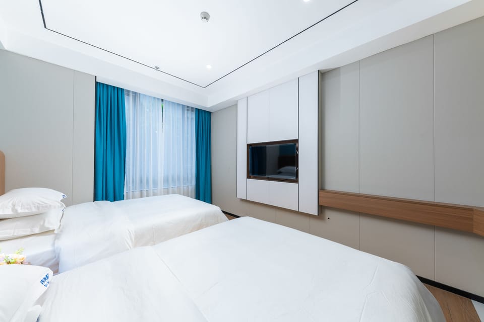Business Double or Twin Room | Free WiFi, bed sheets