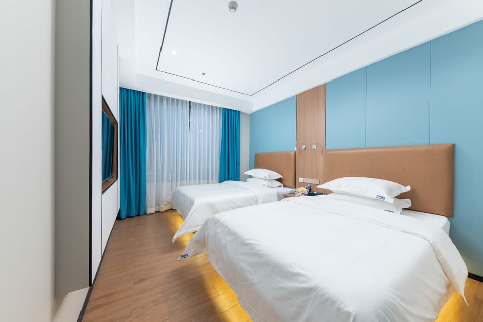 Business Double or Twin Room | Free WiFi, bed sheets
