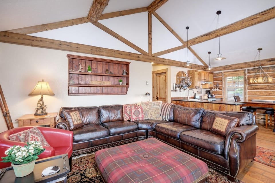 Home Decor, Indoors, Furniture, Living Room, Couch