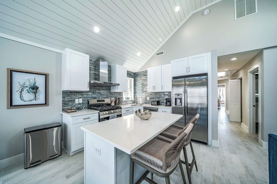 Kitchen island that can seat two people for sudden meals!