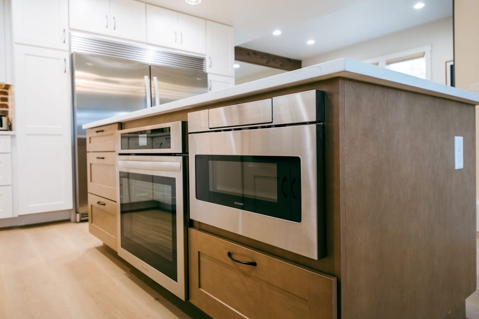 Oven and drawer microwave.