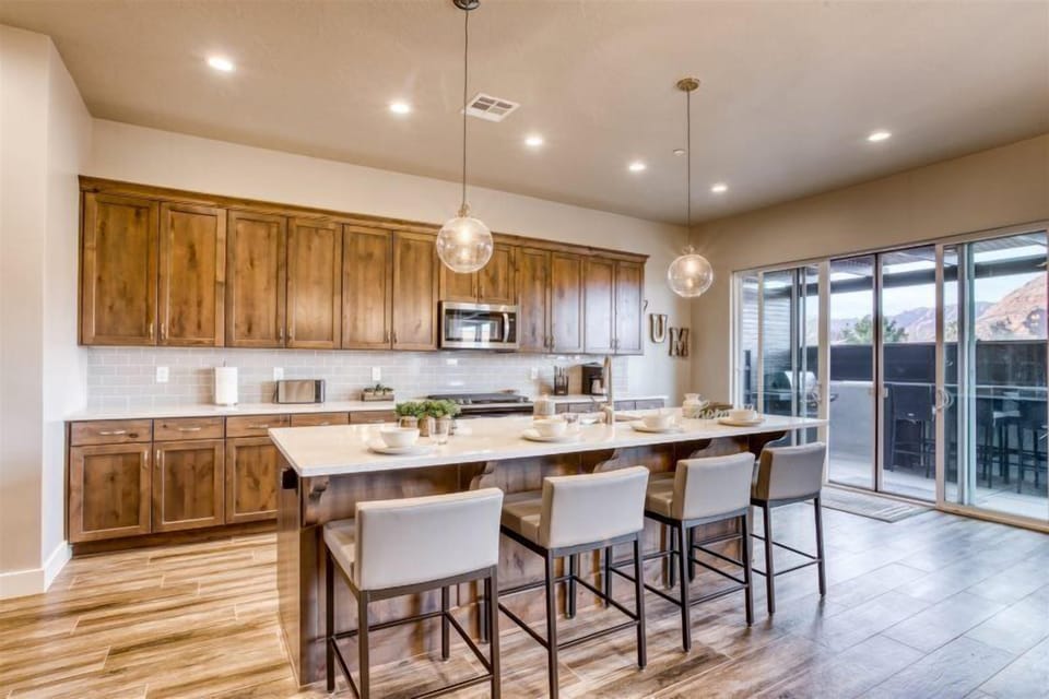 Stunning Full Kitchen