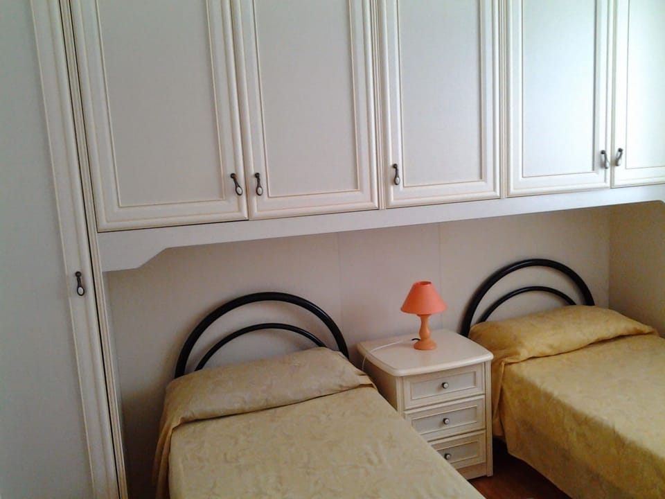 Family Apartment | Soundproofing, iron/ironing board, free WiFi, bed sheets