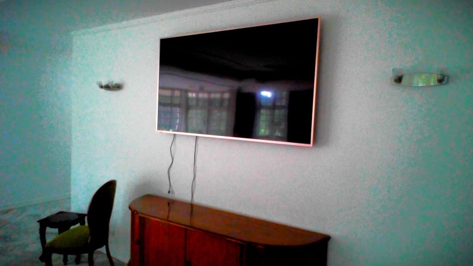 Executive Penthouse | In-room safe, individually furnished, desk, iron/ironing board