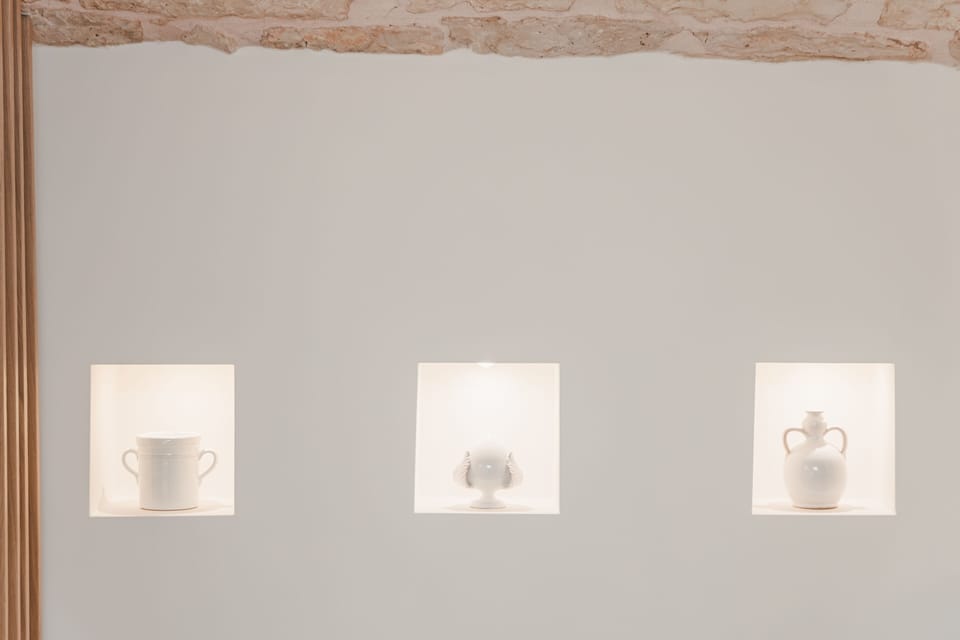 Design Studio Suite | Down comforters, memory foam beds, free WiFi, bed sheets