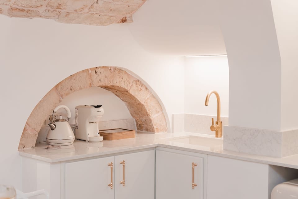 Design Studio Suite | Private kitchen | Full-size fridge, stovetop, espresso maker, coffee/tea maker