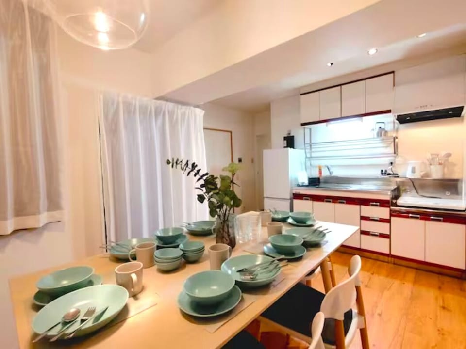 Basic Apartment | Living area