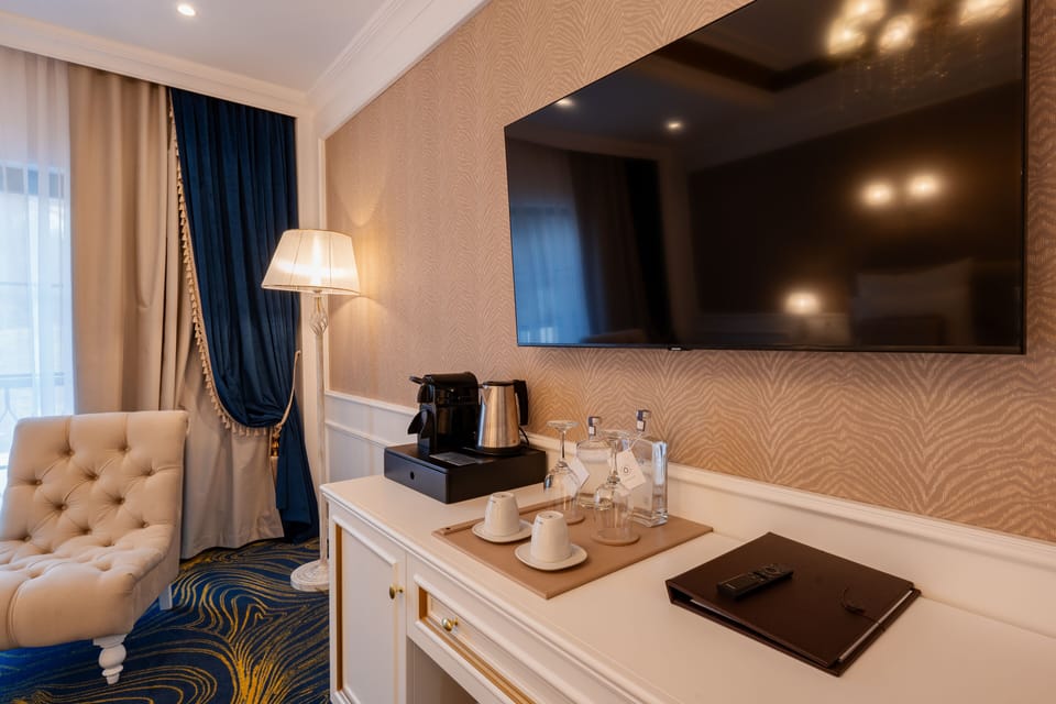 Egyptian cotton sheets, premium bedding, minibar, in-room safe
