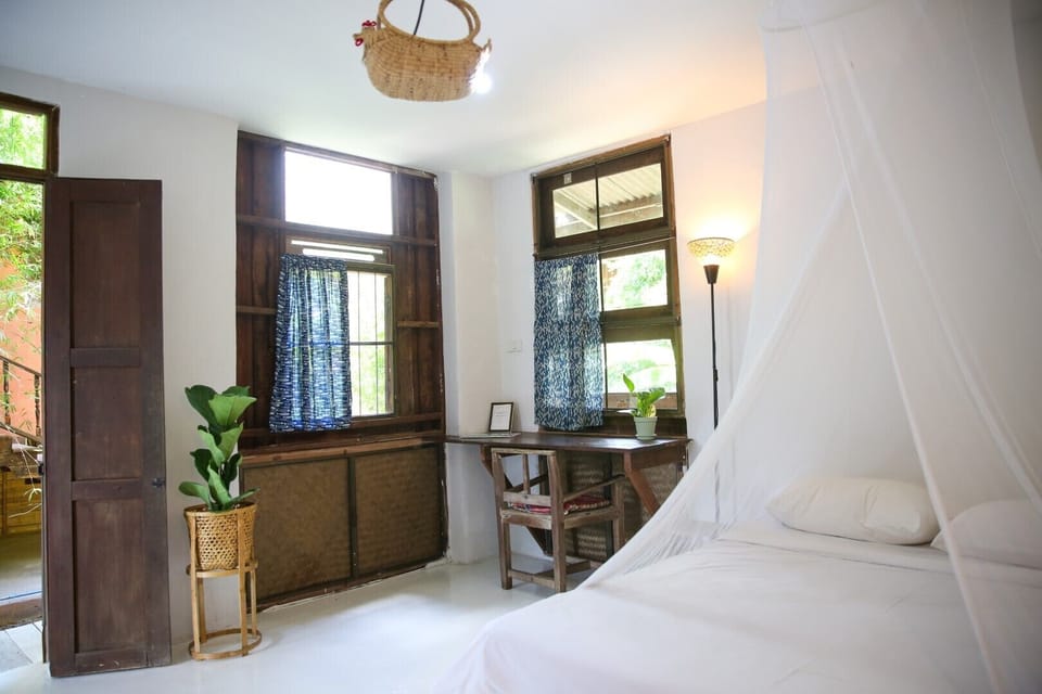 Standard Single Room, 1 King Bed, Bathtub, Garden View | Hypo-allergenic bedding, individually decorated, individually furnished