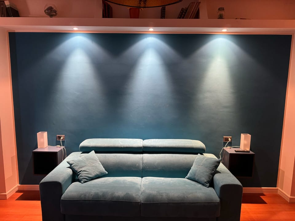 Family Suite | Living area | 32-inch flat-screen TV with cable channels