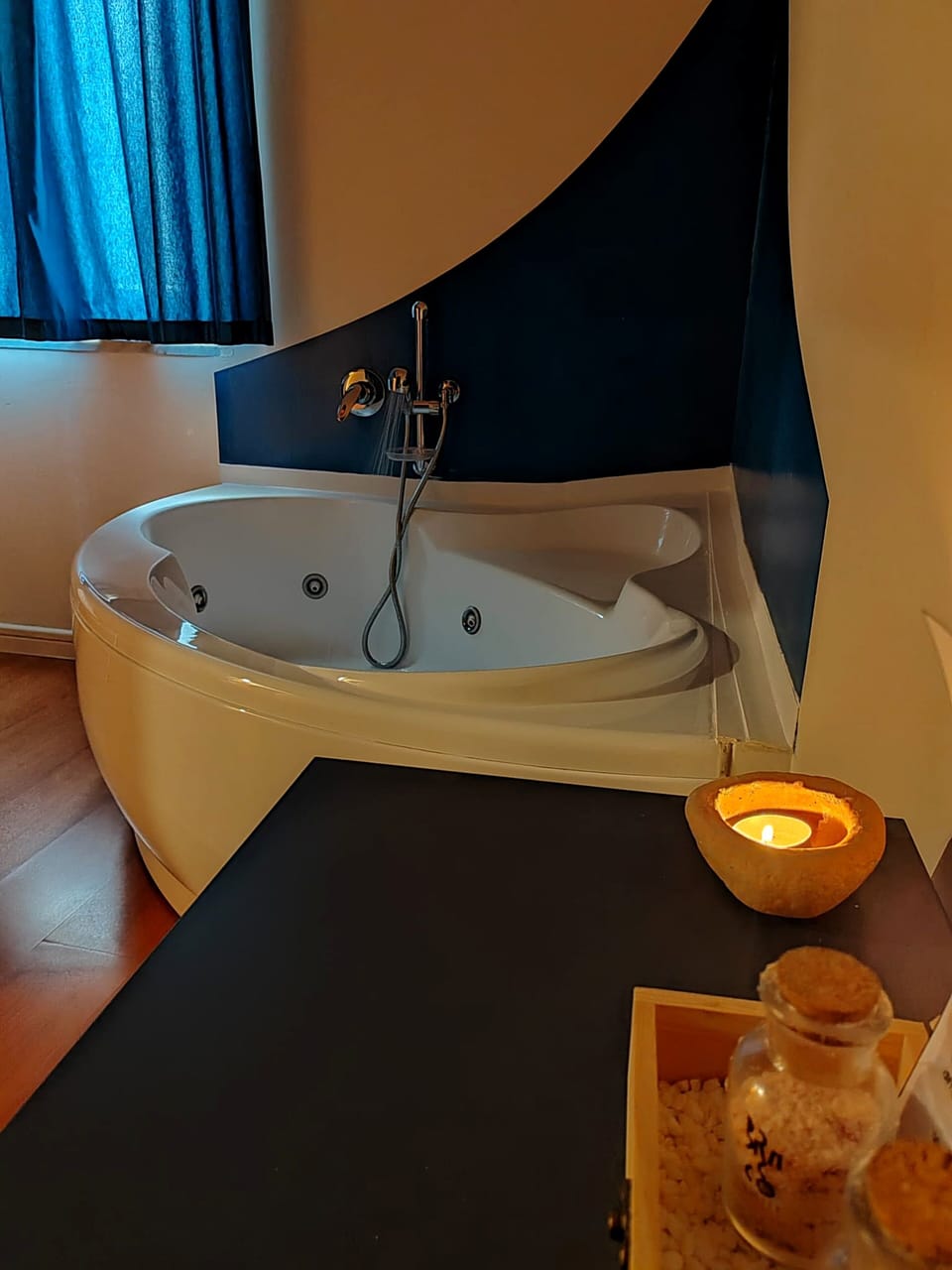 Family Suite | Private spa tub