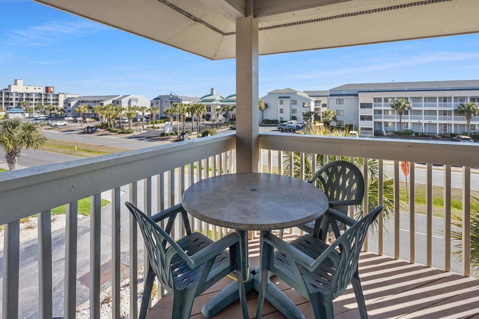 Condo, 2 Bedrooms | Property grounds