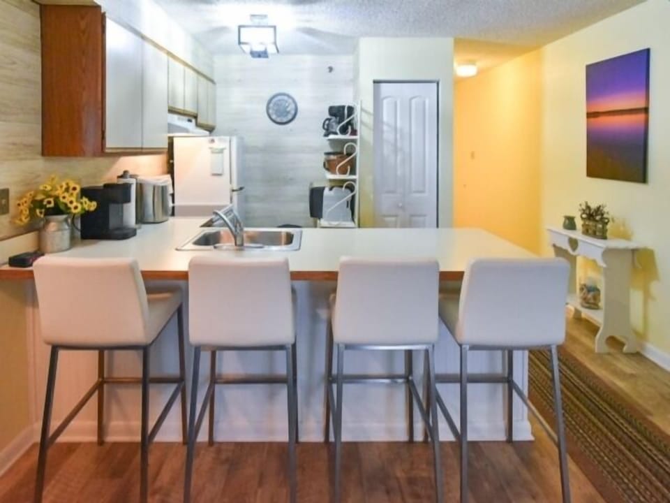 Seating for 4
