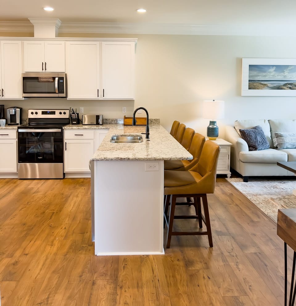 Breakfast bar, granite counters and stainless appliances.