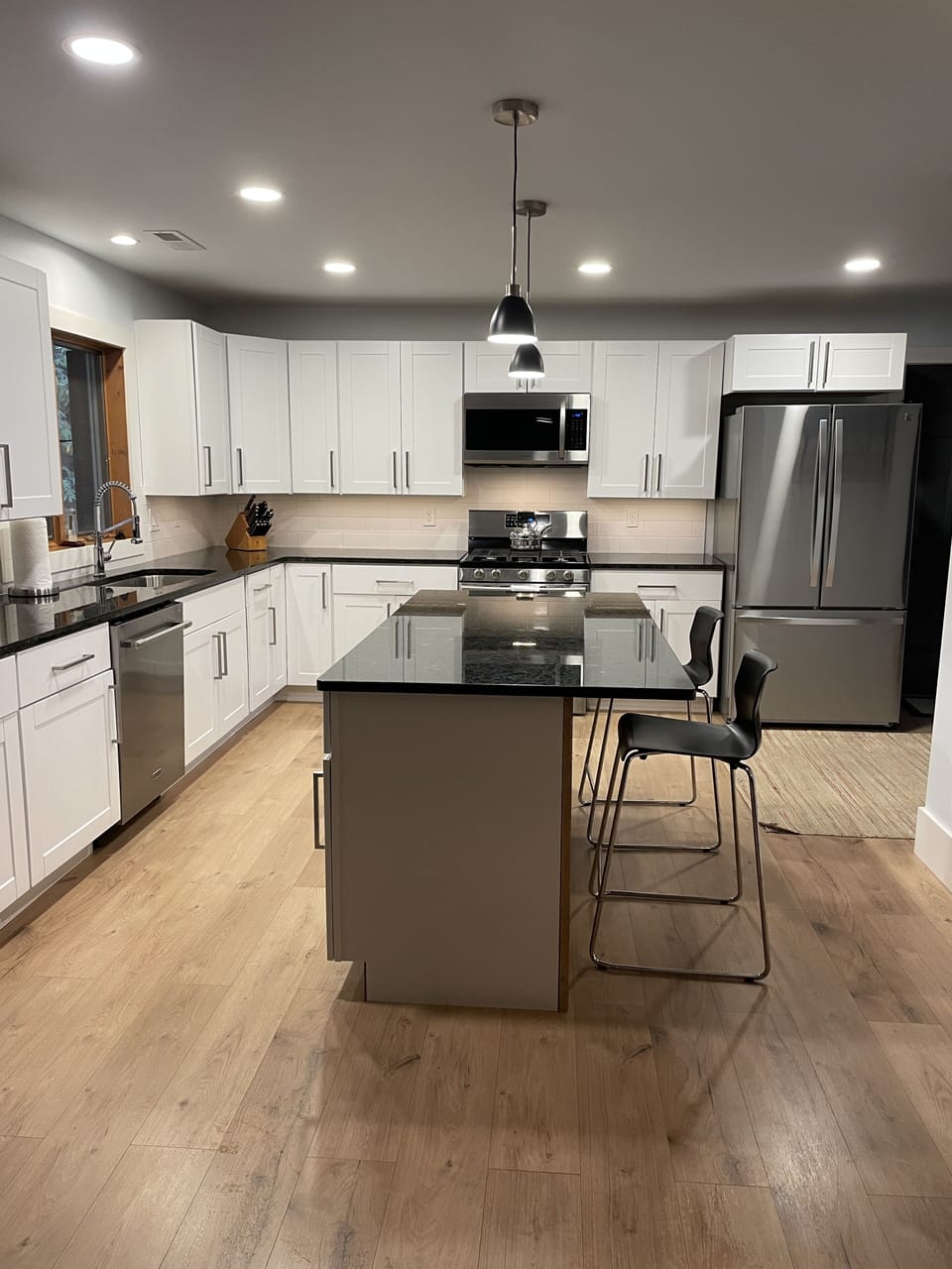 Fully loaded kitchen, with new appliances and dishes/glasses to accommodate 10.