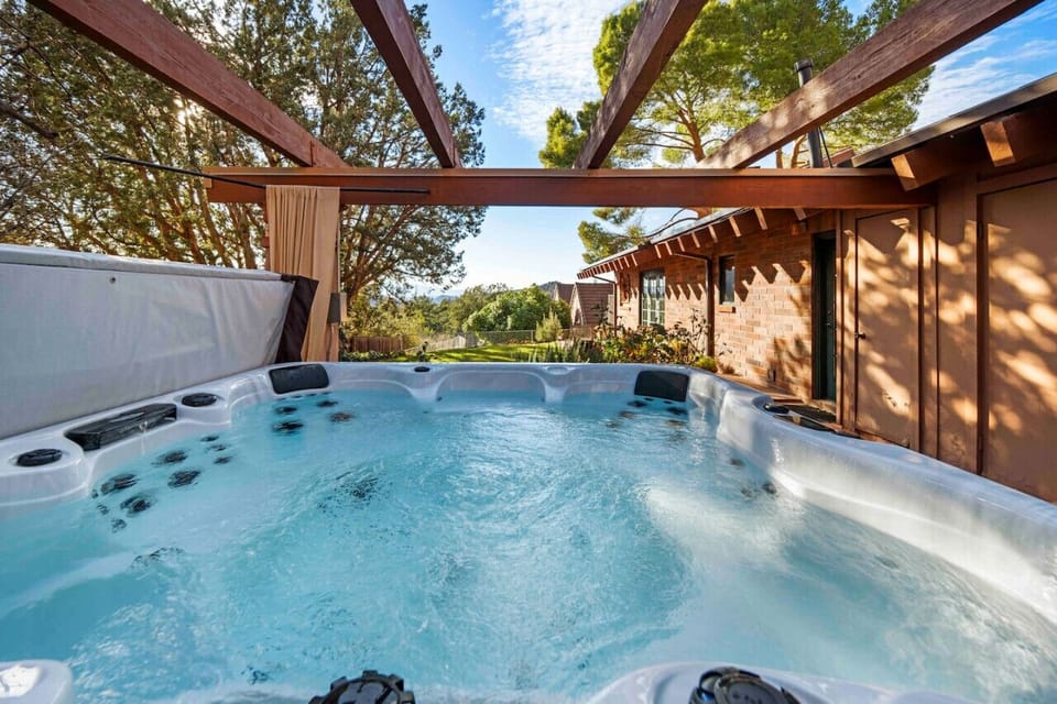The hot tub is a ideal place to take in the surrounding nature