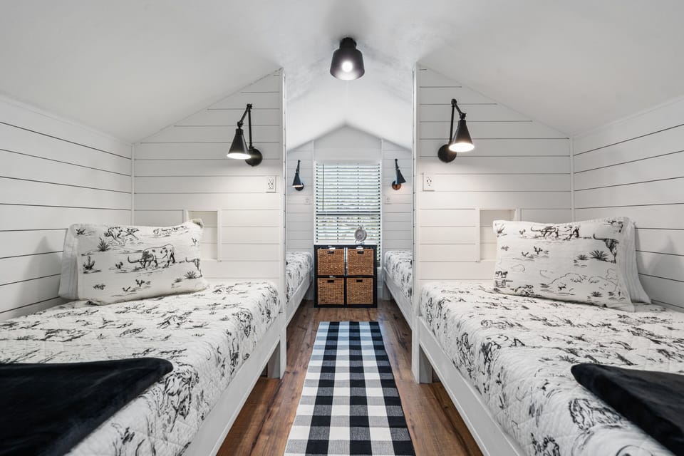 Kids bunk room