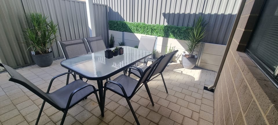 Back Patio/Courtyard Pic 2