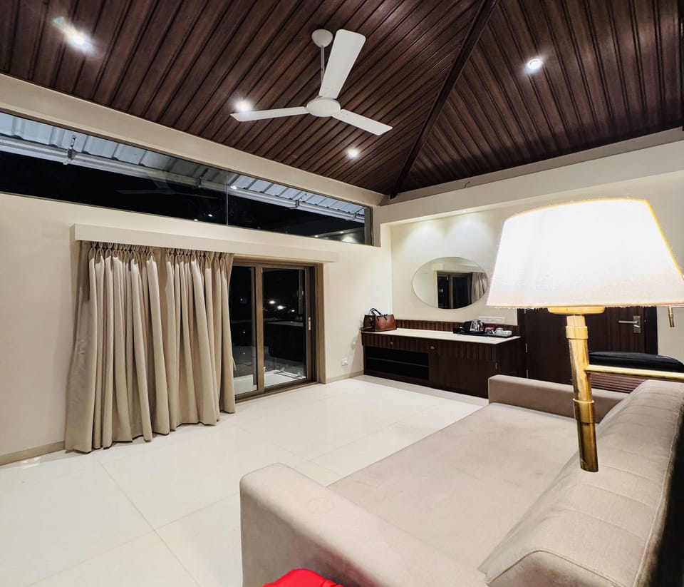 Orchard Suite with Bathtub | Living area