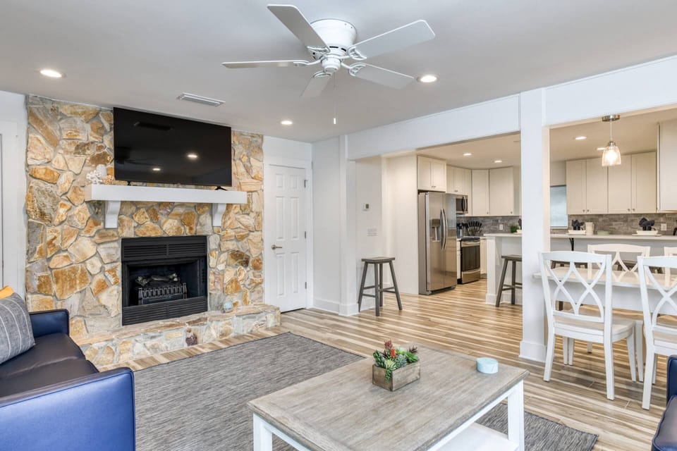 Apartment (Maritime Place Unit A) | Exterior