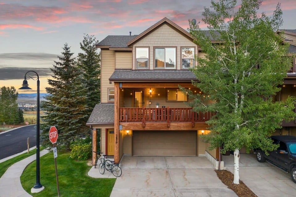 Exterior: Relax on the spacious balcony while enjoying stunning mountain views at sunset!