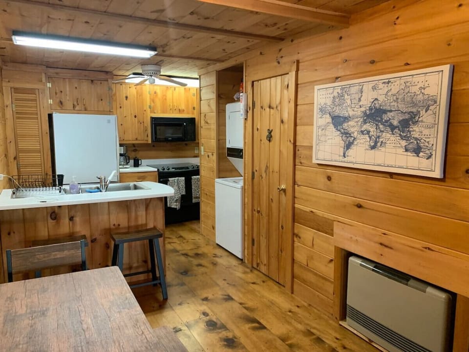 Kitchen/Dining Area