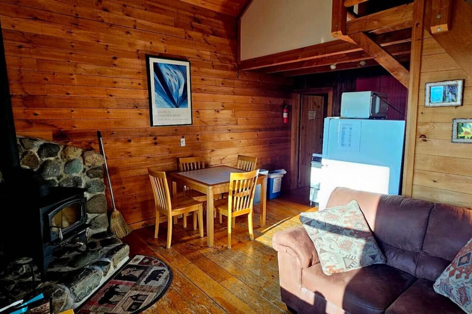 Cozy Living Room/ Kitchen w/Wood Burning Stove