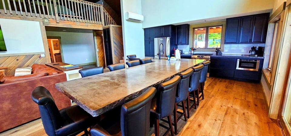 Kitchen/Dining Area