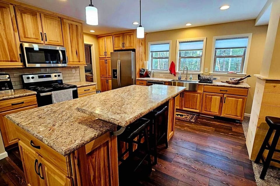 Large Fully Equipped Kitchen