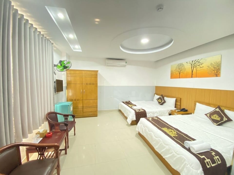 Business Double Room | Desk, soundproofing, iron/ironing board, free WiFi