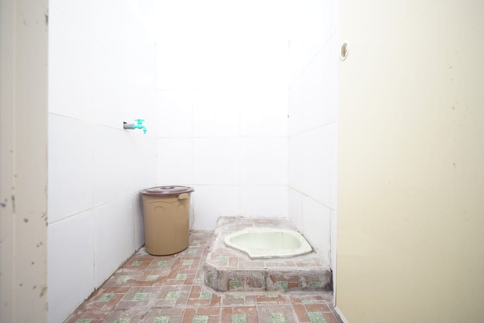Economy Double Room | Bathroom | Shower, soap