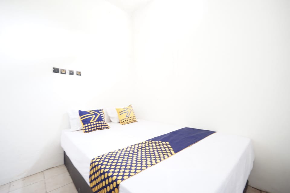 Basic Double Room | Free WiFi, bed sheets