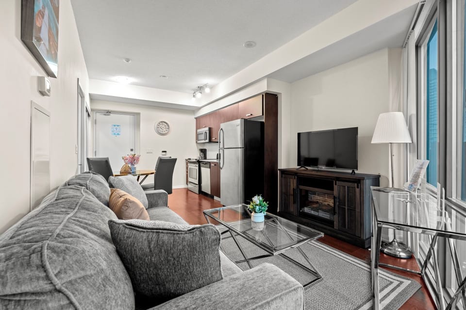 Executive Apartment, 1 Queen Bed with Sofa bed, City View | Living area | 42-inch flat-screen TV with digital channels, Netflix