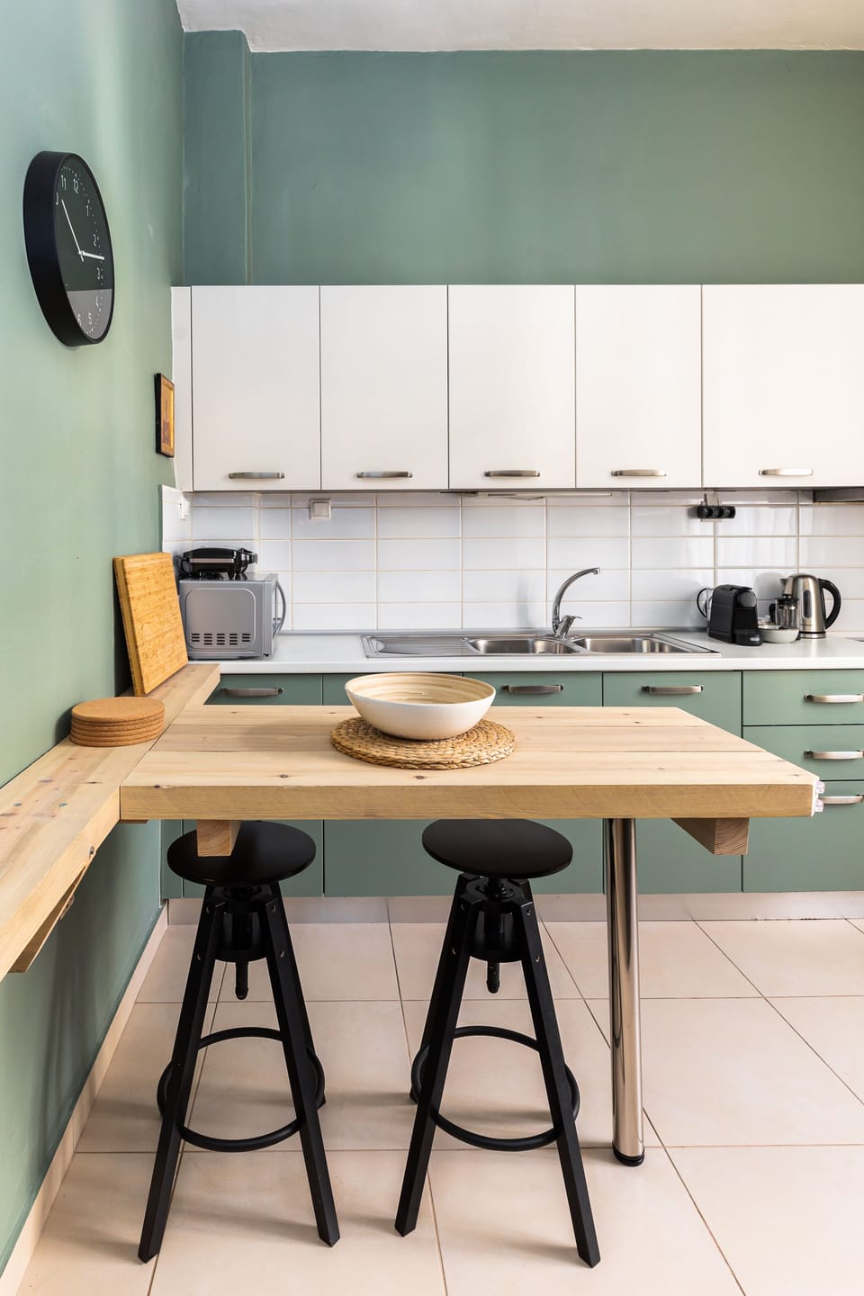 City Apartment | Private kitchen | Full-size fridge, microwave, dishwasher, espresso maker