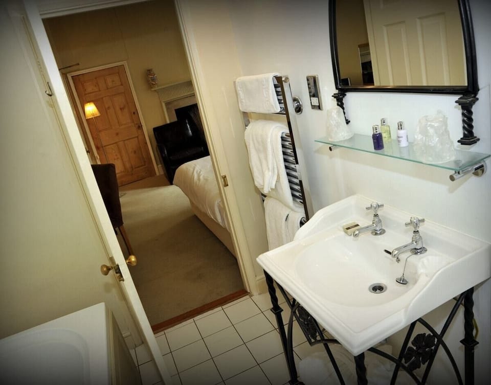 Superior Double Room | Bathroom