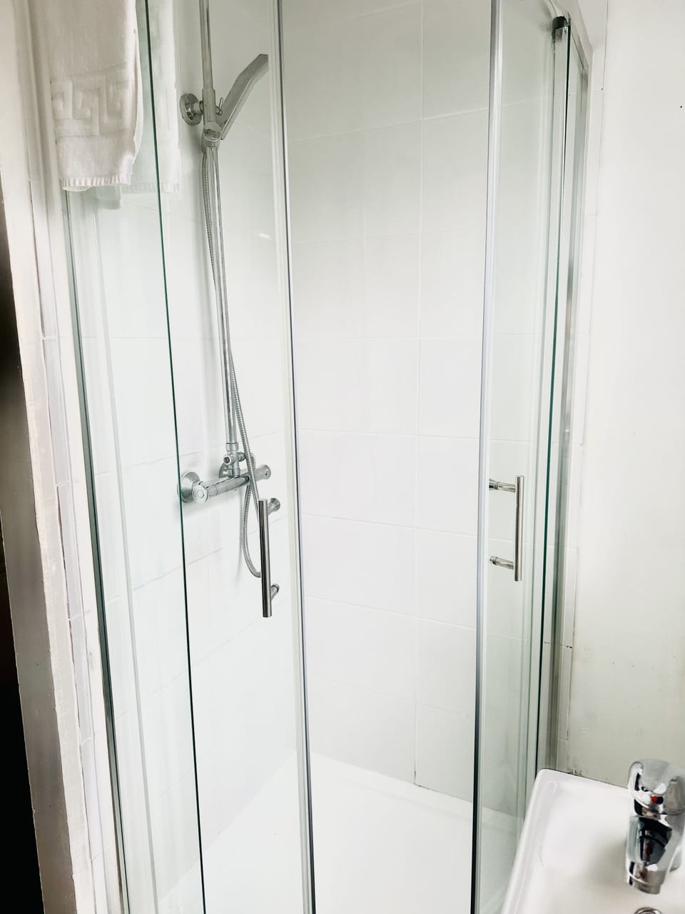 Standard Single Room, 1 Twin Bed | Bathroom | Shower, free toiletries, hair dryer, towels