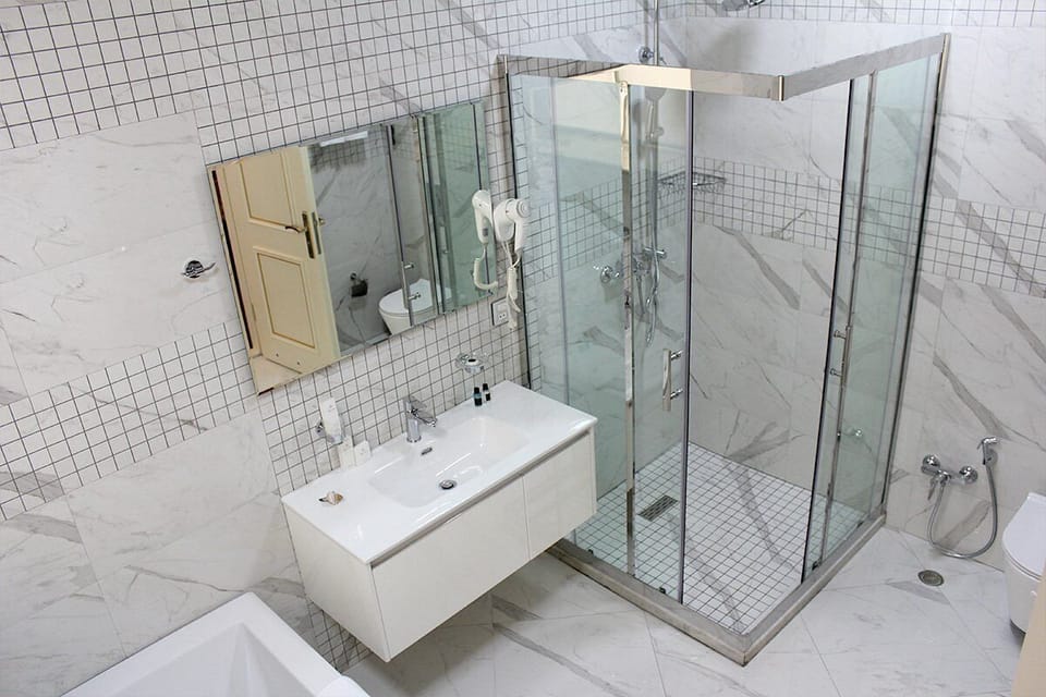 Luxury Double Room | Bathroom | Free toiletries, hair dryer, bathrobes, slippers