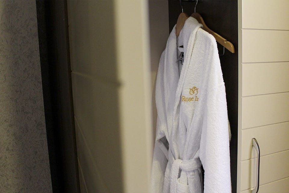 Elite Double Room | In-room safe, desk, soundproofing, iron/ironing board