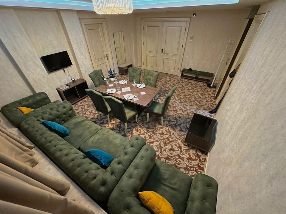 Presidential Townhome | In-room safe, desk, soundproofing, iron/ironing board
