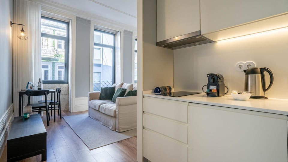 Our fully equipped kitchenette is ready for your culinary creations. Whip up delicious meals with top-notch amenities at your fingertips. #Cooking #LovelyStay