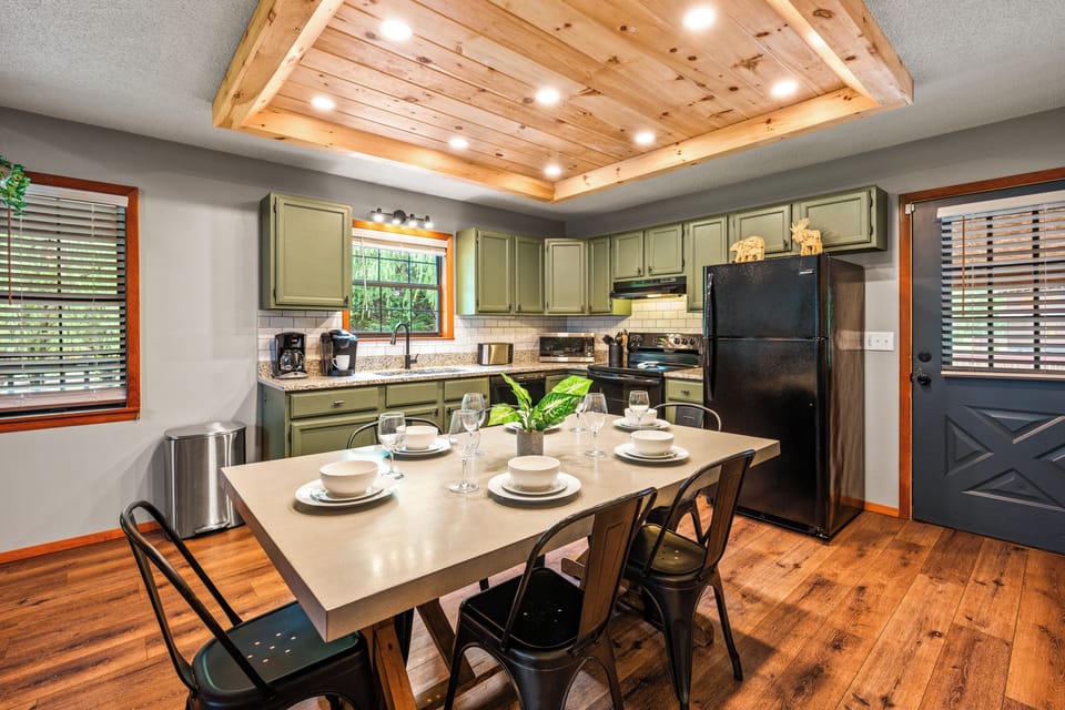 Gorgeous kitchen ready for a family meal to be prepared! 