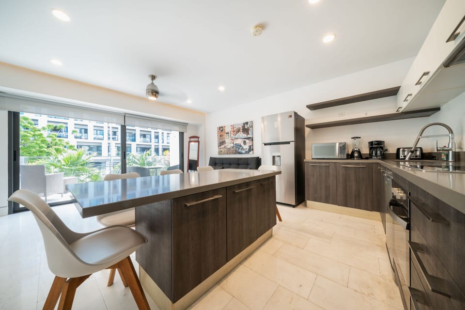 Design Condo | Private kitchen | Full-size fridge, microwave, toaster