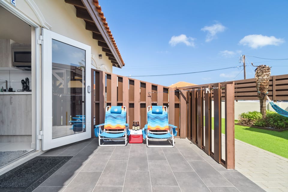 Cozy outdoor Seating Area of the Apartment in Noord Aruba - Beach chairs for guest use - Access to outdoor options for added versatility - Cozy outdoor retreat with seating